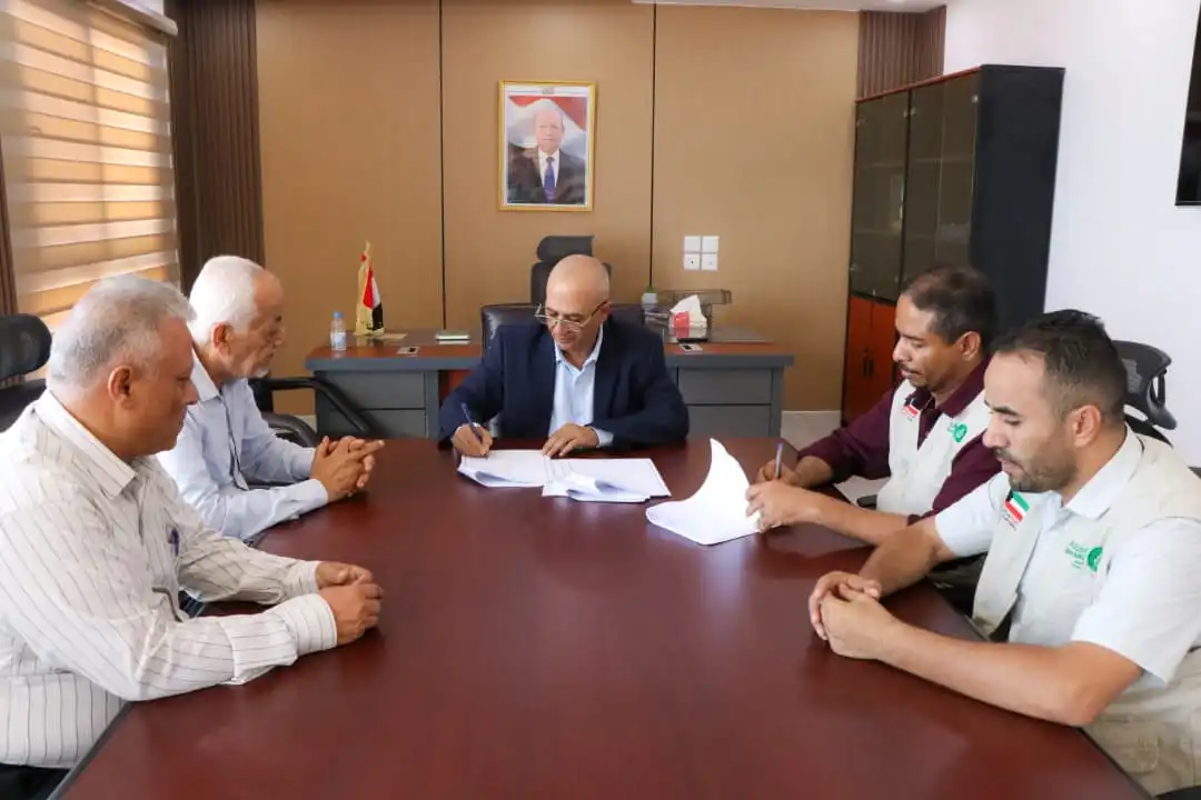 The Minister of Water signs a project to enhance drinking water in Lahij and Hadramout with Kuwaiti funding.