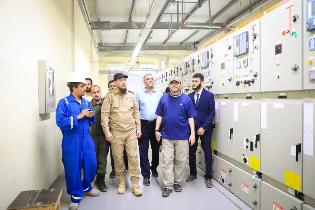 Le ministre de l'Électricité et le gouverneur d'Aden inspectent le fonctionnement des centrales à Al-Mansoura et Al-Breïka.