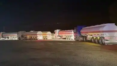 سوريا تبدأ نقل شحنات البنزين إلى العراق عبر ممر بري جديد