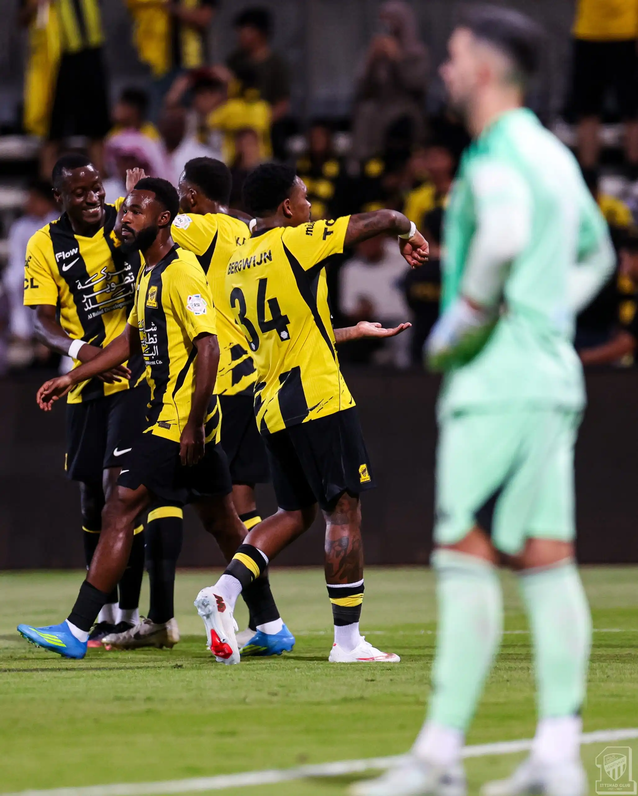 L'Union bat Al-Faysali par trois buts et prend temporairement la tête de la Ligue Roshen.