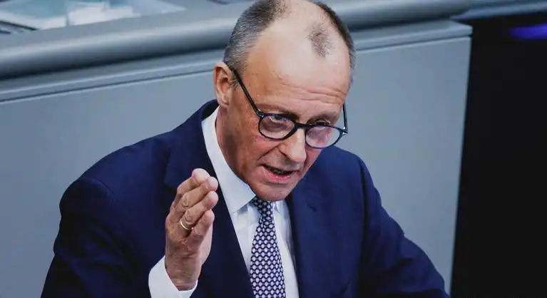 Le chancelier allemand : nous ne permettrons pas que la navigation soit prise en otage par les Houthis.