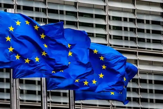 L'Union européenne condamne les attaques des Houthis et souligne que la paix au Yémen est essentielle pour la sécurité du Golfe et de la mer Rouge.