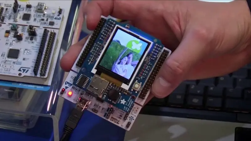 Arm's new platform gives smartphones a boost in artificial intelligence and graphics capabilities.