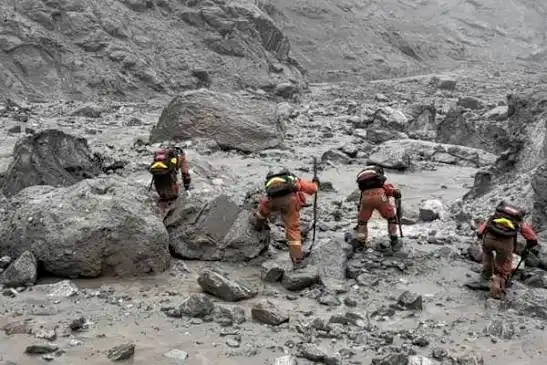 فقدان 5 أشخاص إثر انزلاق طيني في مقاطعة سيتشوان جنوب غرب الصين