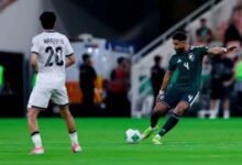 السعودية تهزم العراق بثنائية وتتصدّر المجموعة الأولى في خليجي 27