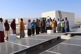 تدشين مشروع منظومة الطاقة الشمسية بمدرسة الوديعة في وادي العين وحورة