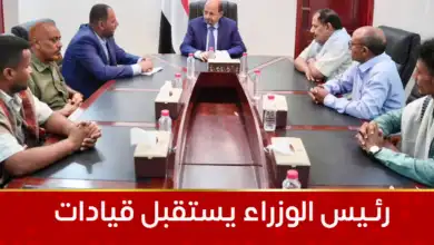 رئيس الوزراء يستقبل قيادات ووجاهات من الوازعية ويؤكد استمرار إسناد الجبهات
