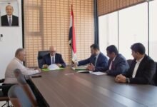 وزير المياه والبيئة يوقّع اتفاقية تنفيذ عدد من المشروعات لتعزيز أنظمة المياه في مدينة تعز