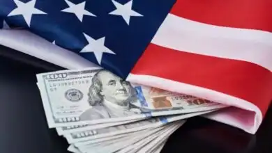 الاقتصاد الأمريكي ينمو 2.2% في الربع الثاني متجاوزًا توقعات الأسواق
