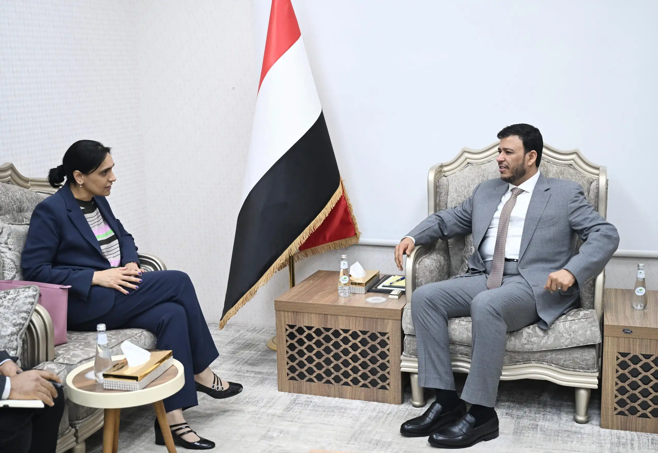 Council member Dr. Alimi discusses the situation in Yemen and bilateral cooperation with the British ambassador.