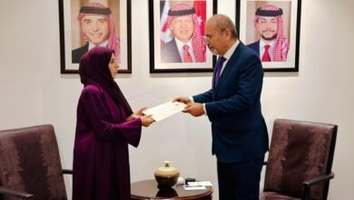 وزيرة الخارجية تبحث مع نظيرها الأردني العلاقات الثنائية وتطورات الأوضاع في اليمن والمنطقة