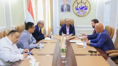 وزير النقل يبحث مع شركة “فالار” الأمريكية ترتيبات المرحلة الثانية لمشروع تعزيز أمن الطيران المدني