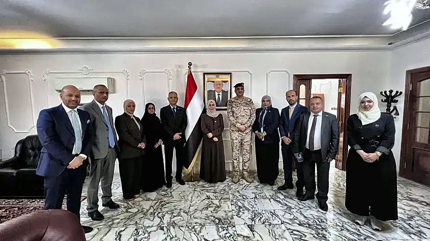 The Foreign Minister reviews the operations at the Yemeni Embassy in Jordan.