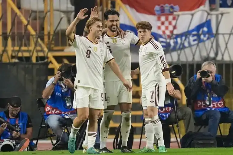 UEFA Nations League: Spain qualifies for the quarter-finals by defeating Croatia two goals to one.