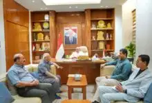 عضو مجلس القيادة الخنبشي يناقش مشاريع الطرق وجهود تحسين خدمة الكهرباء في حضرموت