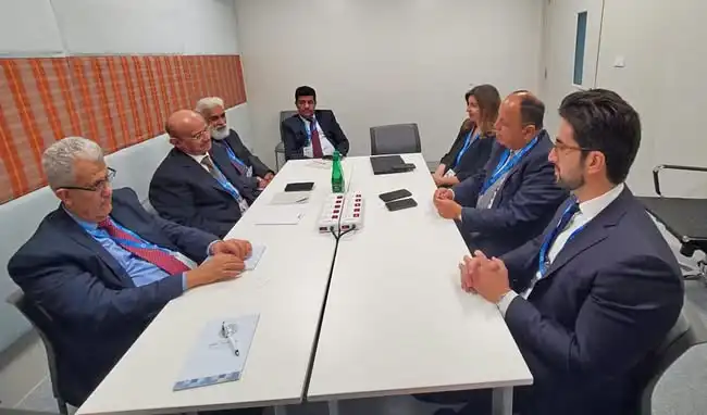Le gouverneur de la Banque et le ministre de la Planification discutent avec le Fonds monétaire international des conséquences économiques et humaines de l'escalade des milices.