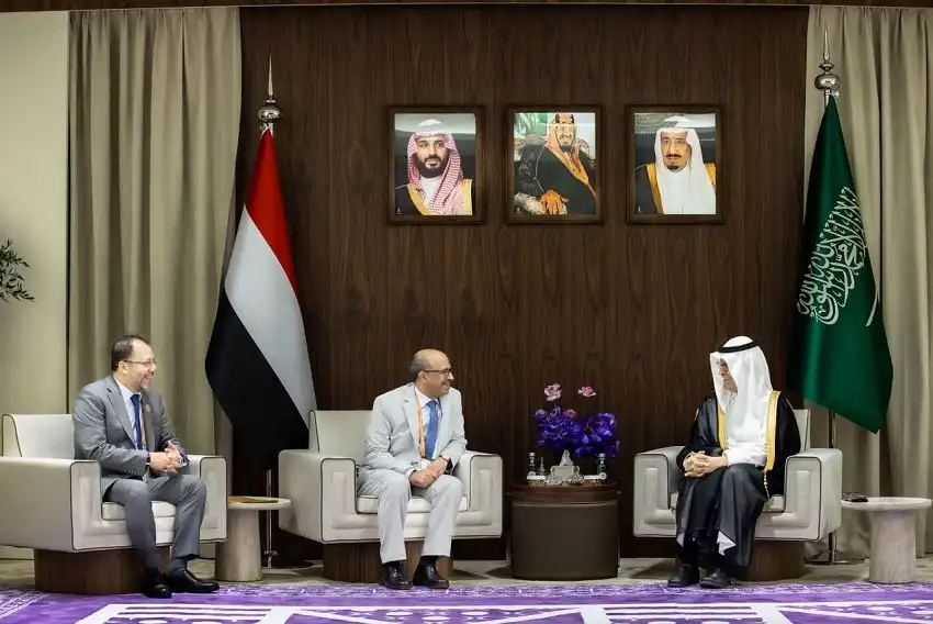 وزيرا النفط والكهرباء يبحثان مع وزير الطاقة السعودي تعزيز التعاون في مجالات النفط والطاقة