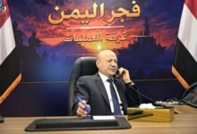 رئيس مجلس القيادة يطمئن على سلامة أعضاء المجلس ورئيس الوزراء بعد الهجوم الإرهابي على قصر معاشيق