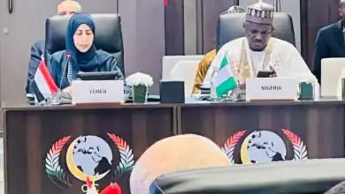 اليمن يدعو منظمة التعاون الإسلامي إلى تصنيف مليشيات الحوثي منظمة إرهابية