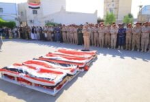 رئيس هيئة الأركان يدعو إلى الاستنفار والمشاركة في معركة “فجر اليمن” خلال تشييع العميد أحمد بحيبح ورفاقه بمأرب