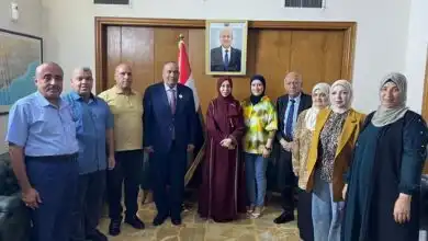 وزيرة الخارجية تطلع على سير العمل في السفارة اليمنية بالعراق