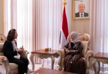 وزيرة الخارجية تبحث مع السفيرة الفرنسية التصعيد الحوثي وتهديداته للأمن الإقليمي والدولي