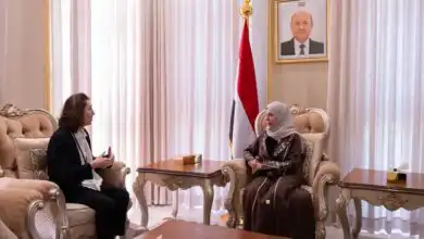 وزيرة الخارجية تبحث مع السفيرة الفرنسية التصعيد الحوثي وتهديداته للأمن الإقليمي والدولي