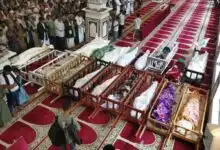 أبناء تعز يشيعون جثامين 18 شهيداً معظمهم من المدنيين سقطوا بقصف حوثي