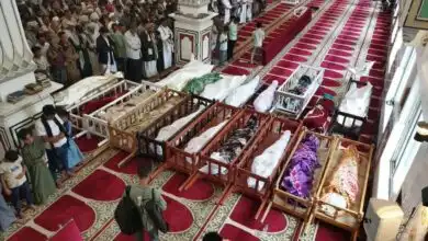أبناء تعز يشيعون جثامين 18 شهيداً معظمهم من المدنيين