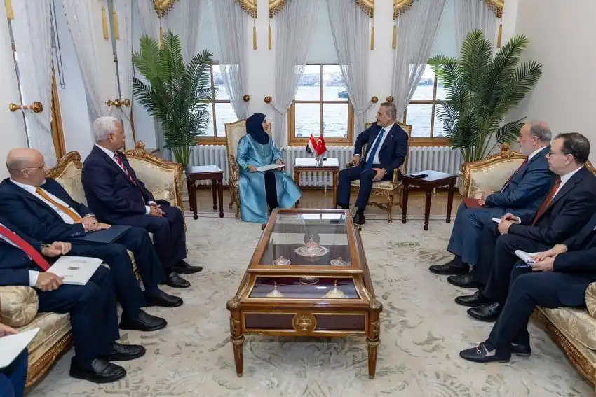 الرئيس التركي يتسلم رسالة خطية من رئيس مجلس القيادة الرئاسي