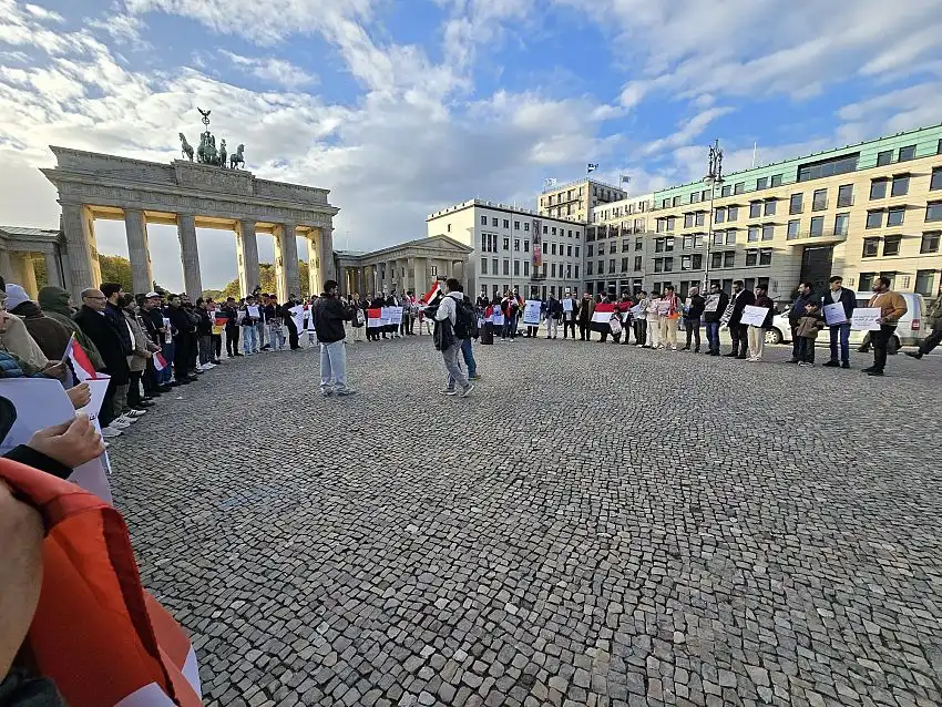 Manifestation à Berlin appelant la communauté internationale à lever le blocus sur Taëz et à classer les milices houthis comme terroristes.