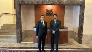 سفير اليمن لدى سنغافورة يبحث مع وزير الدولة للشؤون الخارجية تعزيز التعاون الثنائي بين البلدين