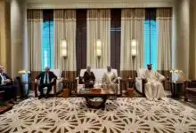 وزيرة الخارجية تصل البحرين للمشاركة في مؤتمر “حوار المنامة 2026”