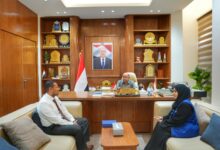 عضو مجلس القيادة سالم الخنبشي يطلع على فعاليات الدورة السابعة للوبائيات الحقلية الأساسية ويؤكد اهمية تعزيز الجاهزية الوبائية