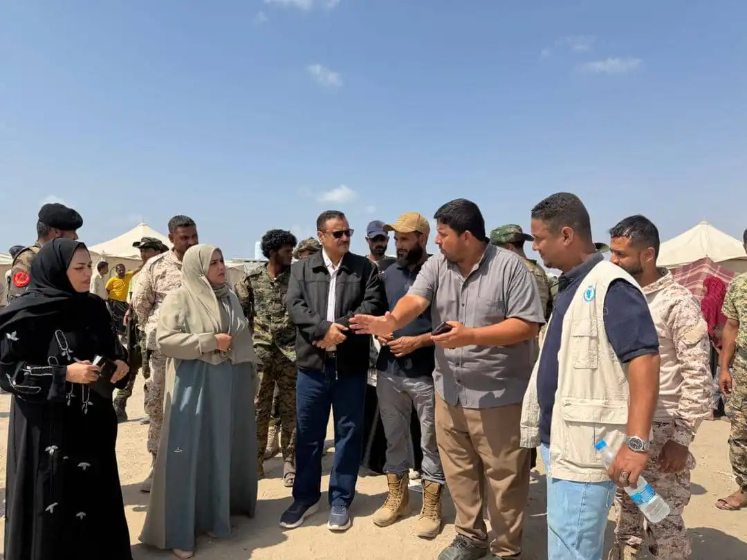 عدن.. وزيرة الدولة لشؤون المرأة تطّلع على احتياجات الأسر النازحة في مخيم الفردوس