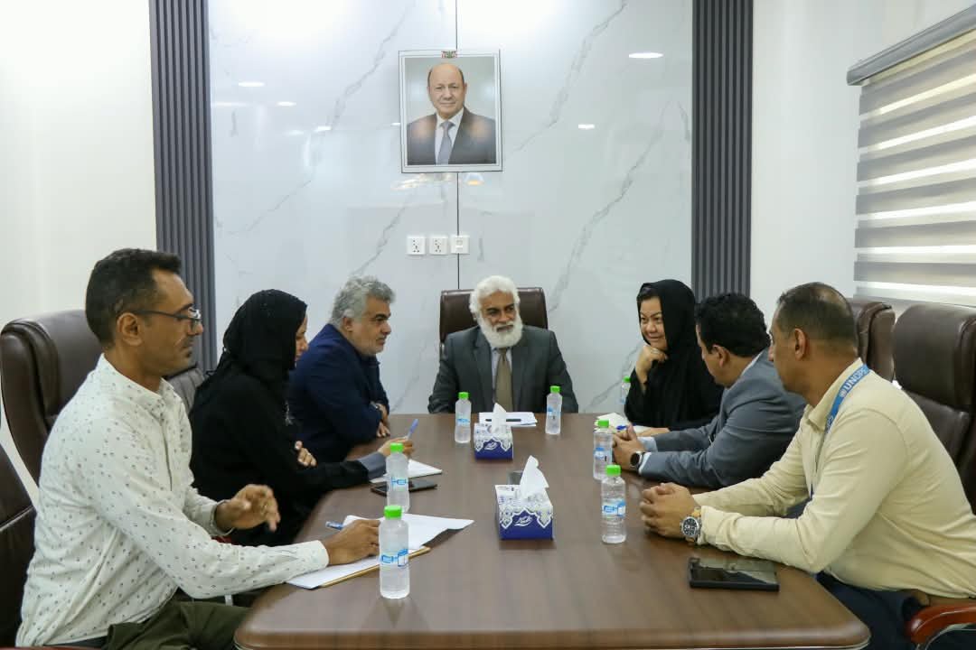 The Minister of Planning discusses development project priorities and humanitarian needs with UNOPS.