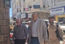 محافظ تعز يتفقد الأسواق ويؤكد استمرار توفر السلع واستقرار الوضع التمويني بالمحافظة