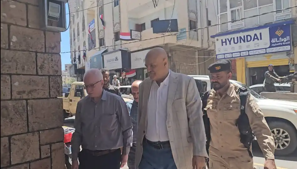 محافظ تعز از بازارها بازدید کرد و بر ادامه تأمین کالاها و ثبات وضعیت تأمین در استان تأکید کرد.