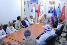 رئيس هيئة الأركان يؤكد أهمية توحيد الجهود وتعزيز دور المقاومة الشعبية في إسناد القوات المسلحة