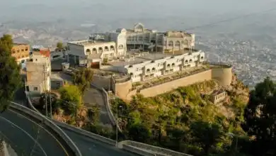 ارتفاع ضحايا القصف والقنص الحوثي في صبر الموادم إلى 10 قتلى وجرحى