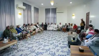 عضو مجلس القيادة الخنبشي يؤكد أهمية توحيد الجهود وتعزيز التعاون والتكامل بين أبناء المحافظات
