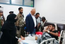 محافظ تعز يتفقد جرحى القوات المسلحة ويوجه بتقديم الرعاية الصحية الكاملة لهم