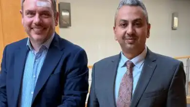 سفير اليمن يبحث مع برلماني ألماني تطورات الأوضاع في اليمن