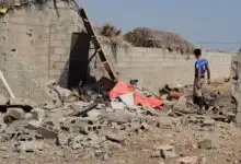 إصابة امرأة وطفلها وتدمير منزل بقصف حوثي على قرية الدير غرب حجة