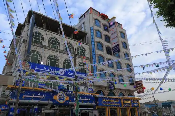 Houthi taxes force restaurants in Sana'a to close, with "Al-Shukr" being the latest victim.