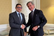سفير اليمن يطلع مستشار رئيس الوزراء النمساوي على مستجدات عملية “فجر اليمن”