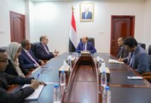 رئيس الوزراء: تفاقم الأزمة الإنسانية يستدعي تحركاً أممياً عاجلاً يتناسب مع حجم التحديات ومخاطر التصعيد الحوثي