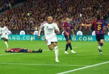 مبابي يقود ريال مدريد لفوز مثير على برشلونة في الكلاسيكو