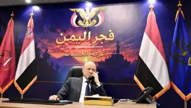 رئيس مجلس القيادة يوجه برعاية أسر شهداء وجرحى الهجوم الحوثي في شبوة