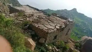 قتيلان وثلاثة جرحى بينهم طفل جراء قصف حوثي استهدف منازل سكنية جنوب تعز